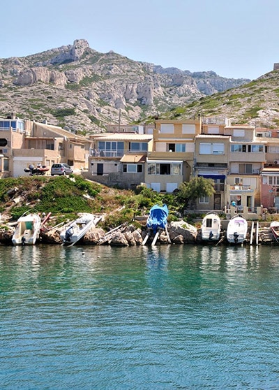 Petit port et calanque près de la Pointe Rouge